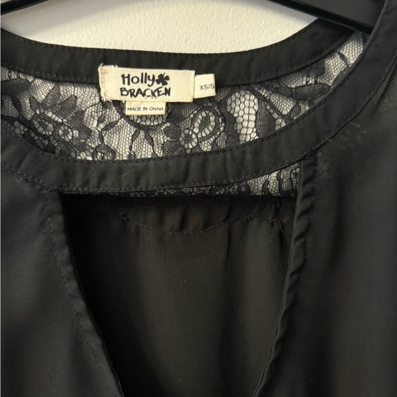 Black top with lace detail - Picture 3 of 4